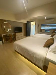 Edsa Heights Unit 3416 Cozy 1 br Loft Penthhouse Unit with 2 full beds Ama Tower