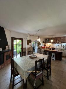 Chalet Caserón de Tejas, Amplia y confortable casa para hasta 11 huéspedes