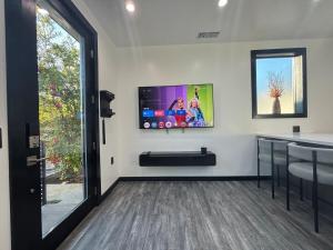 Burbank - Starlight Hills Private Luxury Guest House