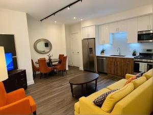 Stylish Venice Escape Near the Marina & Beachfront