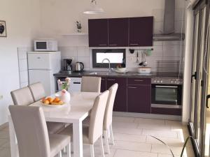 Two Bedroom Apartment with Balcony and Sea View Roza A1