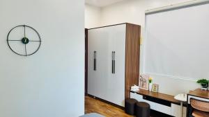 Phòng Double View - Chill với Máy Chiếu, Ban Công Xanh Mát