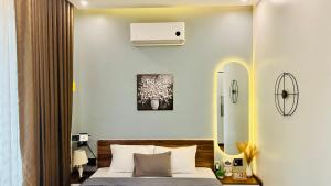 Phòng Double View - Chill với Máy Chiếu, Ban Công Xanh Mát