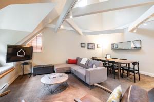 Lake Placid Lodge 18 by Outpost Whistler