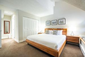 Lake Placid Lodge 18 by Outpost Whistler