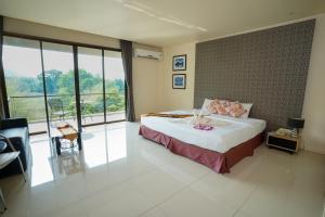 Hillside Country Home Golf and Resort