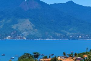 Vista Mar e Ilhabela a 300 m da praia