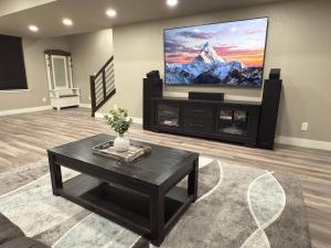 Modern 5BR3BA Luxury Home|Movie Nights & Comfort