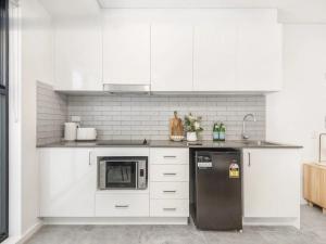 AURA Sydney Studios with Private Courtyard