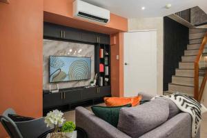 2BR Modern Decor Condo in BGC