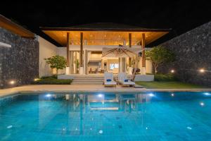 Luxury Royale Villa with maid at Bangtao beach