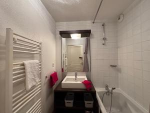 Appartement lumineux, accès jardin, proche pistes, parking privé - FR-1-358-313