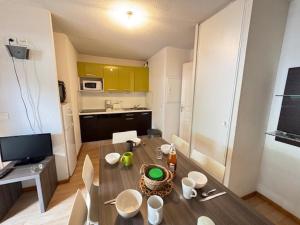 Appartement lumineux 3 pièces proche pistes avec balcon et parking - FR-1-358-318