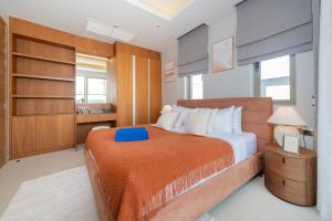 Luxury Royale Villa with maid at Bangtao beach