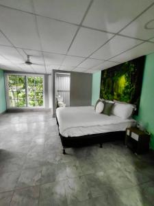 Peaceful Morales Getaway with 3 Spacious Bedrooms