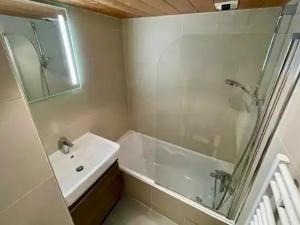 Appartement à Méribel 4 pers, piscine, skis aux pieds - FR-1-411-1007