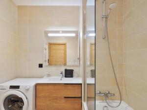 Appartement moderne avec balcon et parking à Serre Chevalier - FR-1-808-27