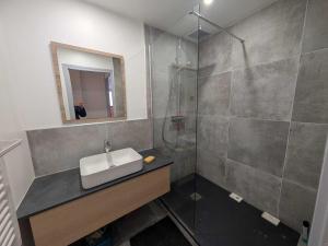 Superbe logement skis aux pieds, calme avec parking, près Montgenèvre - FR-1-445-233