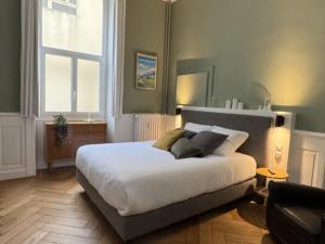 Studio de charme rénové en centre-ville, animaux admis - FR-1-555-123