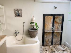 Tropical Oasis 2 BR Villa - Near Beach