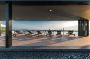 The BASE Central Pattaya King-Bed Infinity Pool