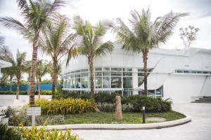 Kiyomi - Japandi Style Unit with Stunning Beach View