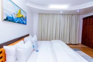 DSJ Residence Shared Kitchen And Seating Area 25 min From Airport