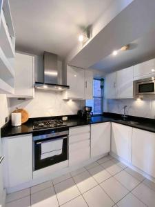 Centrally Located Apartment Hyde Park