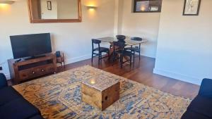 Centrally Located Apartment Hyde Park