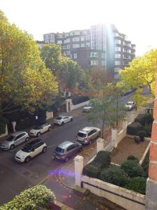 Centrally Located Apartment Hyde Park