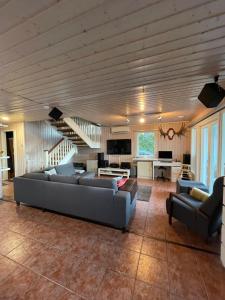 Villa Purnukka - Huvila upeissa järvimaisemissa ulkoporeammeella