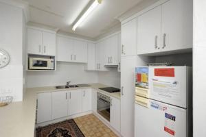 Blue Waters Unit 8 59 Ronald Avenue