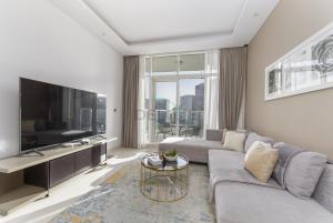 Picture-Perfect Canal and City Views, Minutes from Waterfront Transport, Easy Access to Downtown Delights, Prive by Damac B, Business Bay by Deluxe Holiday Homes