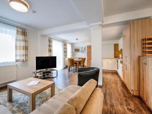 Ski-In Ski-Out Brunner Apartment Top 2