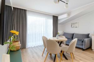 Stylowe Apartamenty 100 m od Plaży z Parkingiem i Balkonem by Noclegi Renters