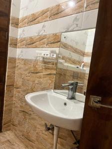 Gauris Adobe In Tapovan Entire 1BHK