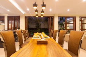 3 BR Tropical villa in canggu kayutulang - PROMO