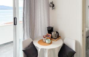 Awesome Apartment In Klek With Lake View