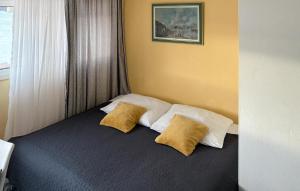 Awesome Apartment In Klek With Lake View