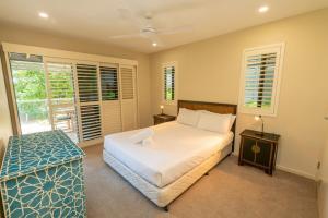 Warragi 5 - Sleeps 8 - Pool - Ocean Views