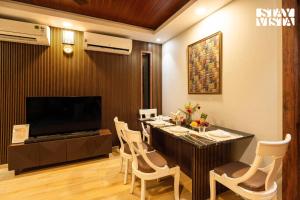 StayVista at Sasha Farms in Roha with Pool, WiFi