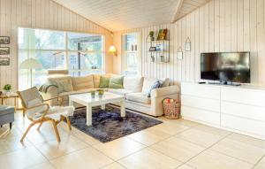 3 Bedroom Beautiful Home In Silkeborg