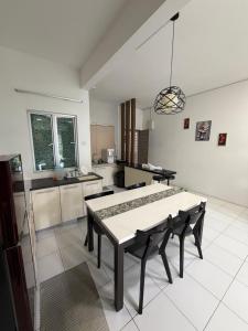 AYAAN ELITE HOME at Quintet Apartment with free parking & Ps4 Gaming and Netflix