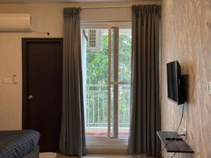 Oris Brookfield-by Sleek Stays