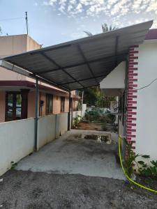 A cozy home by the beach