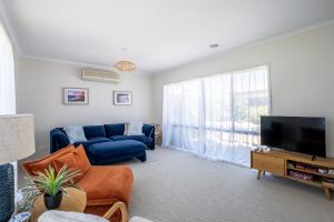 Bright & Spacious Getaway on Powell Street