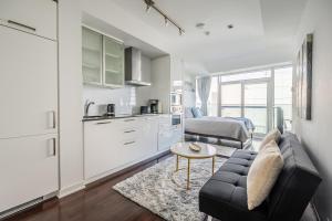 Lake view Studio Condo High Floor Downtown Toronto