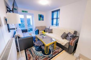 Spacious 4BR Cardiff Home with Free Parking