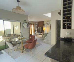 Boetie & Sons Sandton Stay