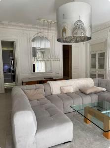 Appartement de 220 m2 à 50 m des Champs-elysees